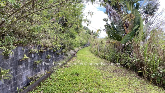 Magnificent and maintained plot with outstanding views