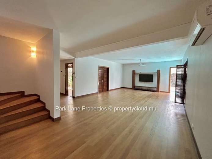 Villa Charmante de Style Colonial avec Cottage d’Invités dans le Domaine Exclusif de Bon Espoir