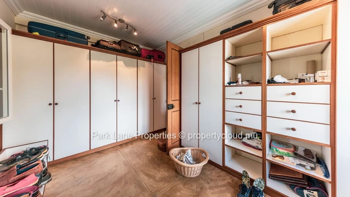 Villa with Stunning Views in the Heights of Rivière Noire