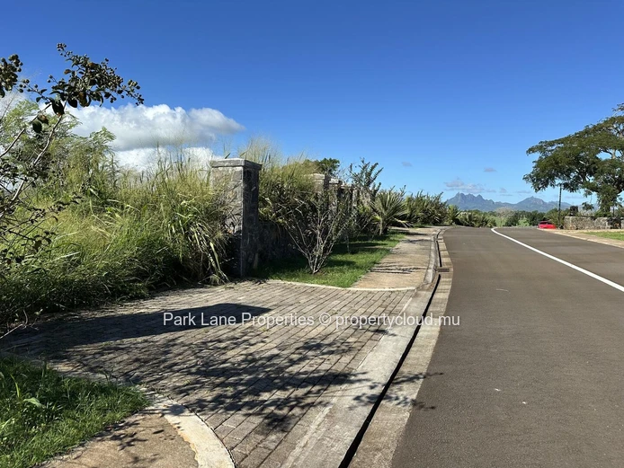 Residential land for sale at Mapou.