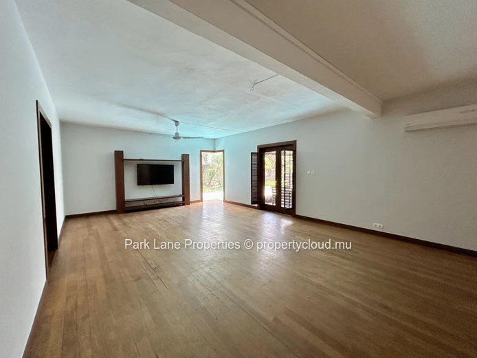 Villa Charmante de Style Colonial avec Cottage d’Invités dans le Domaine Exclusif de Bon Espoir