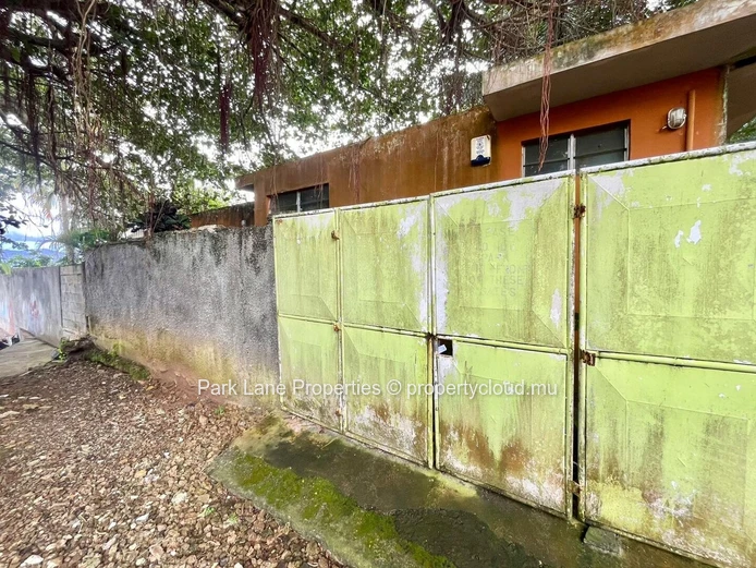 Terrain en bord de mer à vendre – 737 m² à Mahébourg