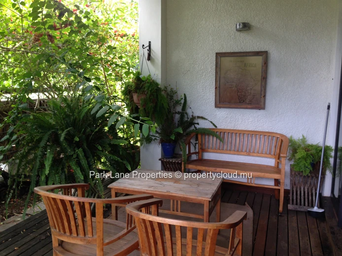 Charming 2-bedroom house in Moka with mountain view