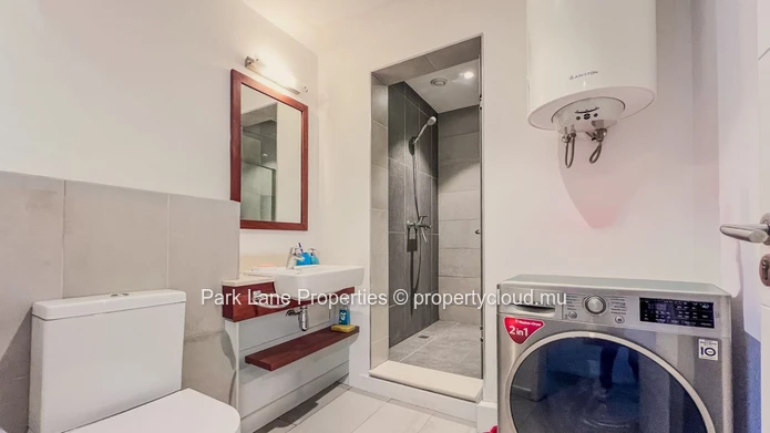 Modern 2-Bedroom Apartment with Parking, Ideally Located Near CyberCity