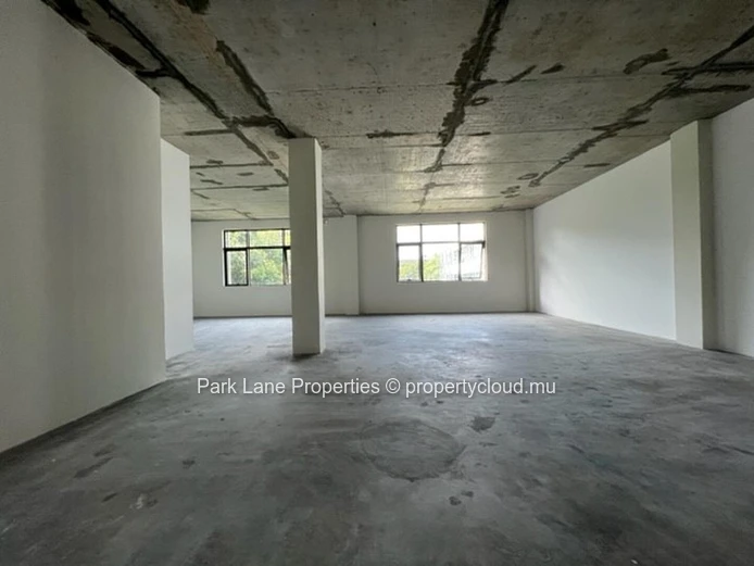Espace de bureau moderne dans un complexe commercial récemment construit à Moka