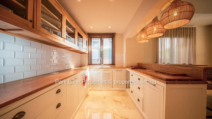 Exquisite Tropical Villa Nestled in a Prestigious Golf Domaine