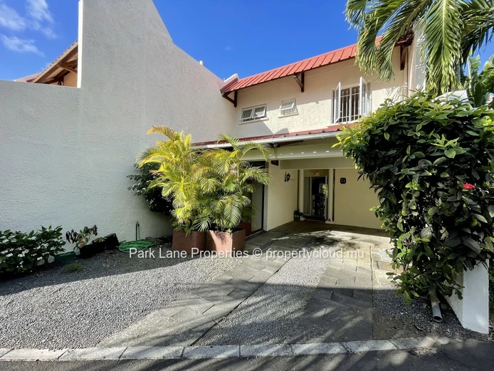 For Sale: Duplex with Private Pool in Bain Boeuf