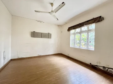 8 Bedroom House