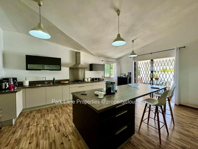Modern villa in sought after area