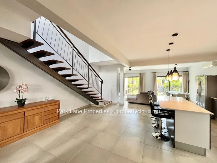 Three-Bedroom Townhouse-Duplex in a Residential Area of Trianon