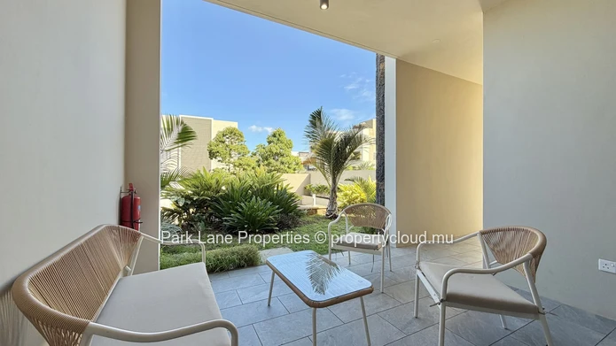 West Coast Comfort: Ground Floor Apartment with Private Garden in Cascavelle