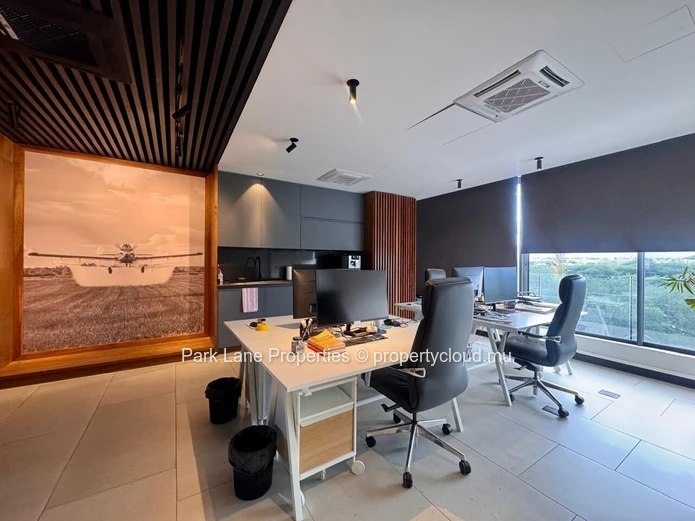 Opportunité de bureaux premium avec vue sur La Tourelle et Le Rempart