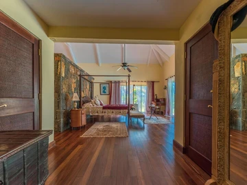 6 Bedroom Villa