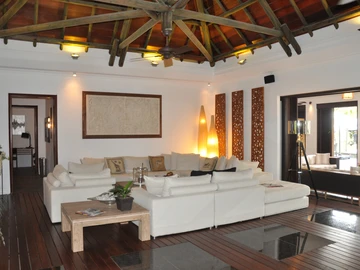5 Bedroom Villa