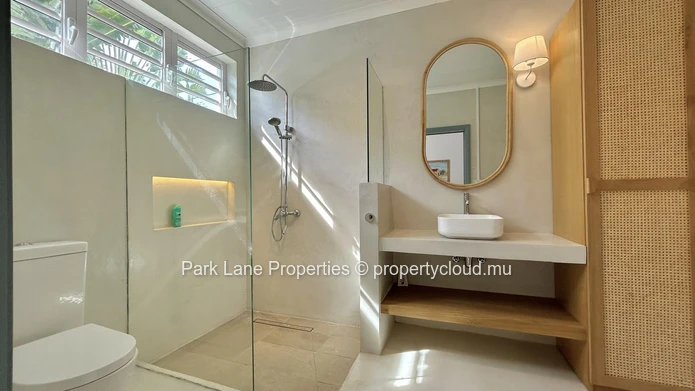 Stylish Beachfront Villa in Tamarin – Perched above the Sea