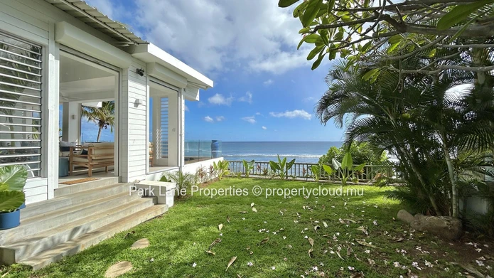Stylish Beachfront Villa in Tamarin – Perched above the Sea