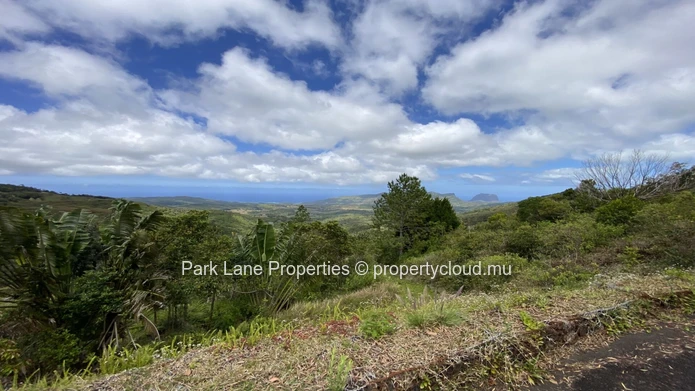 Magnificent and maintained plot with outstanding views