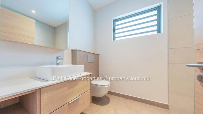 Elegant 4-Bedroom Villa with Scenic Mountain Views and Private Pool