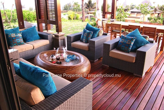 Luxury 6 bedroom villa in a private estate with beach front 5* hotel