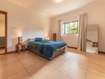 5 Bedroom Villa