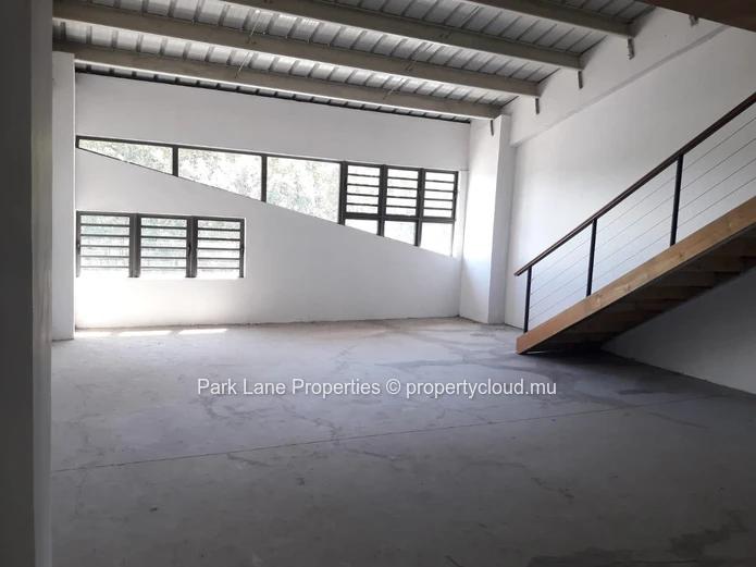 Office Space in Floréal with ground floor and mezzanine 