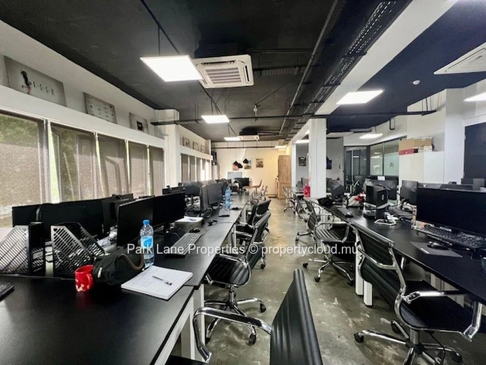 Prime Workspace in Moka: Modern Office Ready for Success!