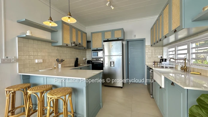 Stylish Beachfront Villa in Tamarin – Perched above the Sea