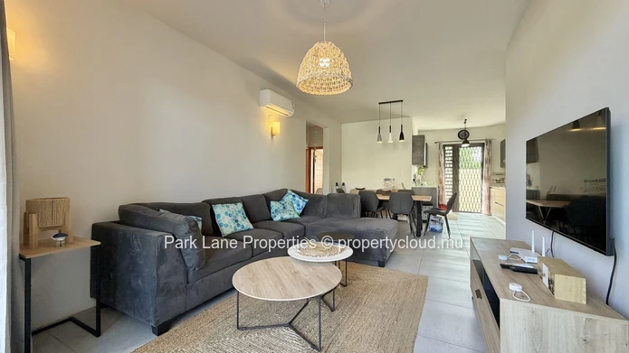 West Coast Comfort: Ground Floor Apartment with Private Garden in Cascavelle