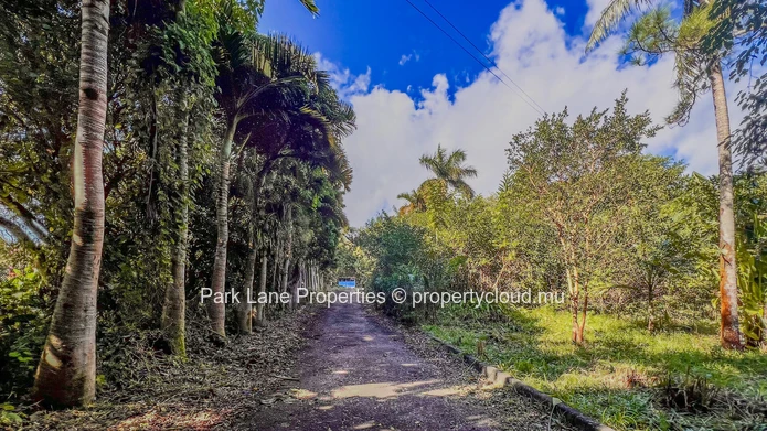 Prime development site in Floreal – 4,083 m² with dual access