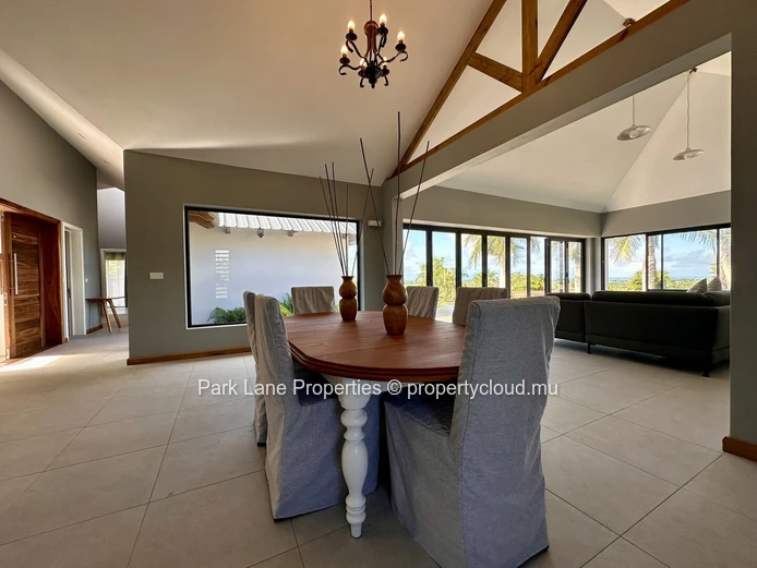 Stunning 4 bedroom en suite family home in a secure gated estate