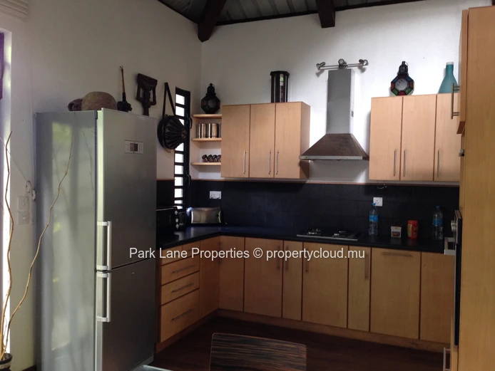 Charming 2-bedroom house in Moka with mountain view