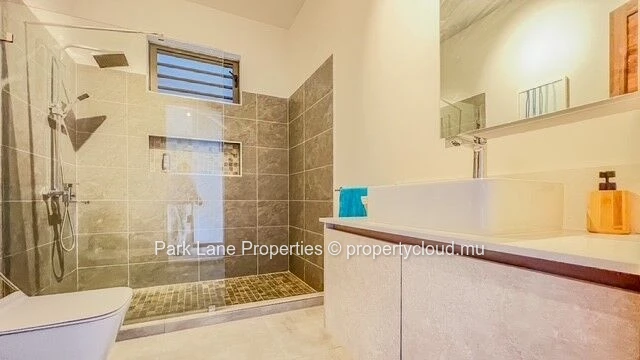 Elegant apartment in a newly built residence with pool & mountain views in Flic en Flac
