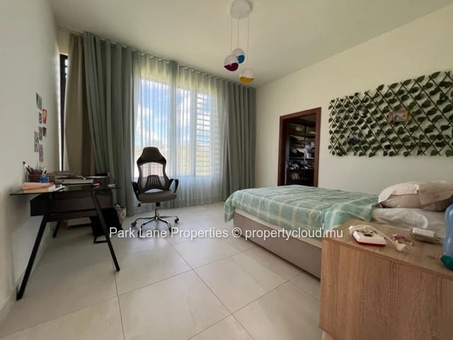 Spacious family home in Trianon – Comfort, space & convenience