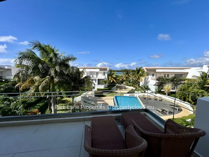 Appartement de Luxe en Bord de Mer avec Vues Imprenables et Piscine Commune à Haute Rive, 800 000 $