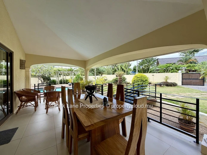 Comfortable family  home with pool and double garage 