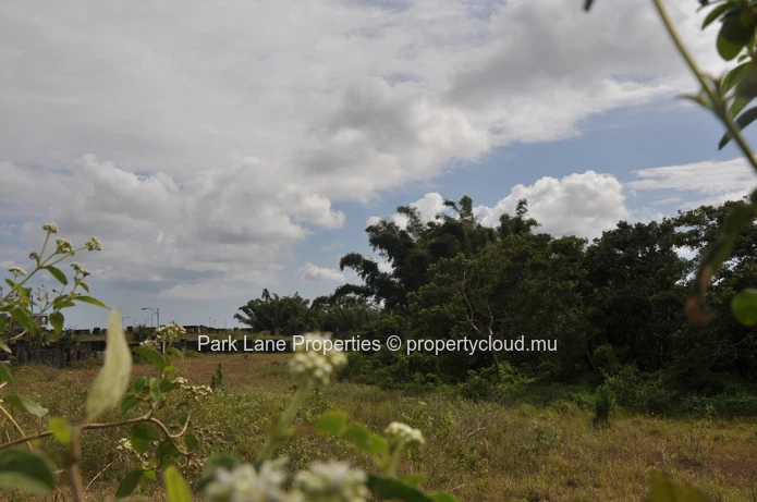 Exceptional 1569 m² plot with stunning mountain views in a prime location in Highlands