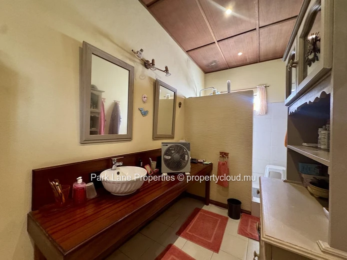Charming family home with private bar and pool