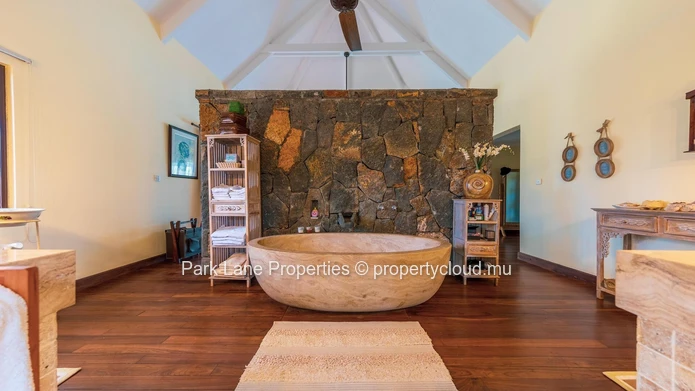 Exquisite Colonial Estate in the Heart of Chamarel’s Lush Mountains