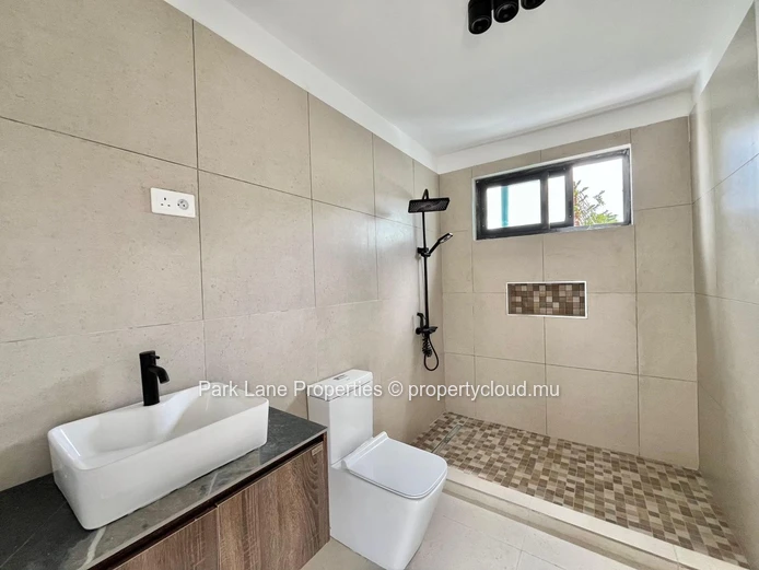 Duplex Moderne à Vendre à Floréal – 4 Chambres