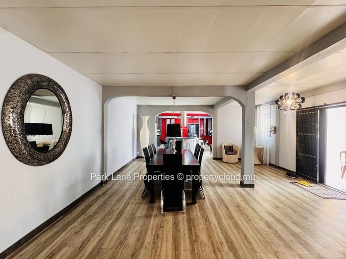 Cosy family home with jacuzzi and spacious terrace