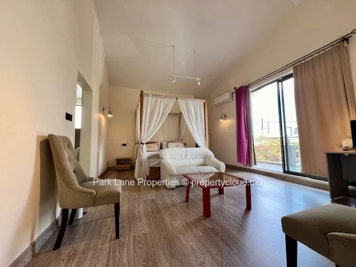 Belle Rose : Deux maisons modernes sur un terrain idéal, alliant confort et sécurité