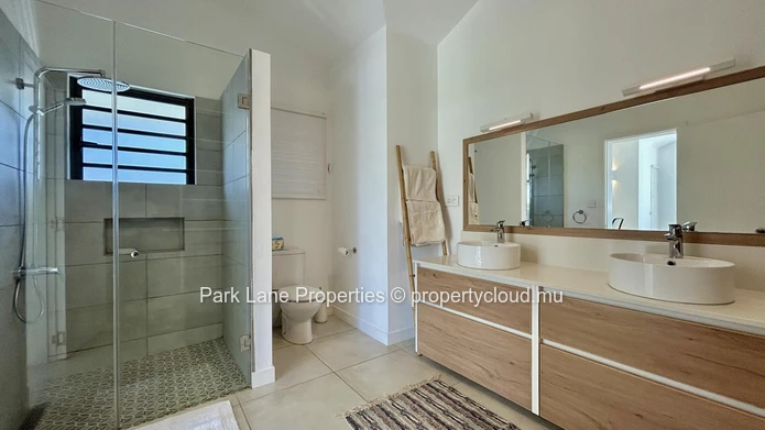 Charming 3-Bedroom Home with Garden, Pool & Mountain Views in Secure Estate