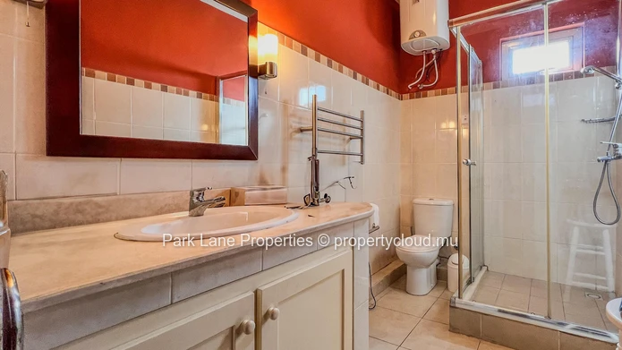 Bright and comfortable apartment in a prime location in Floreal