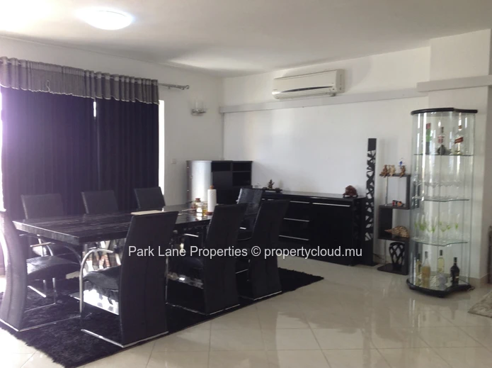 Upmarket Penthouse in Quatre Bornes