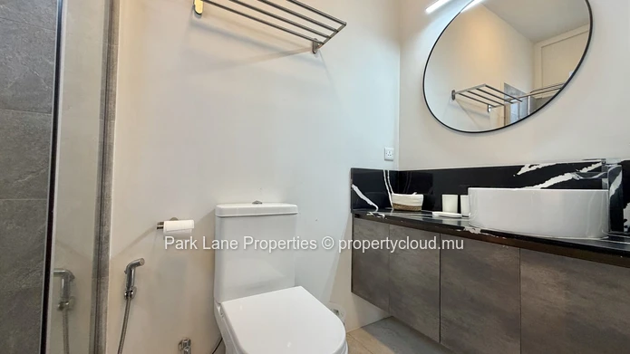 West Coast Comfort: Ground Floor Apartment with Private Garden in Cascavelle