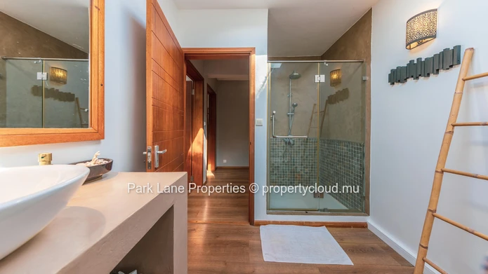Villa familiale dans un quartier résidentiel à vendre à Saint Antoine.