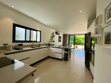 5 Bedroom Villa