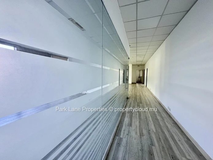 Bureau moderne de 366 m² à louer à Cybercity Ébène – Emplacement d’affaires de premier choix