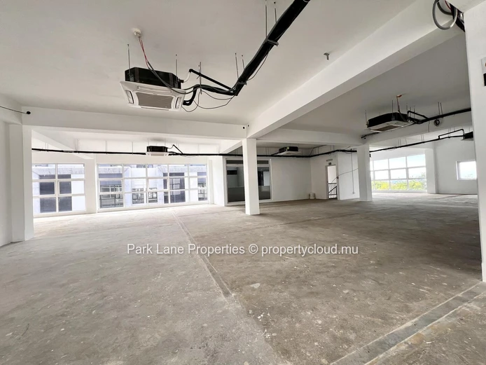 Spacious 371 m² Office or call center space in Ebene with stunning mountain view