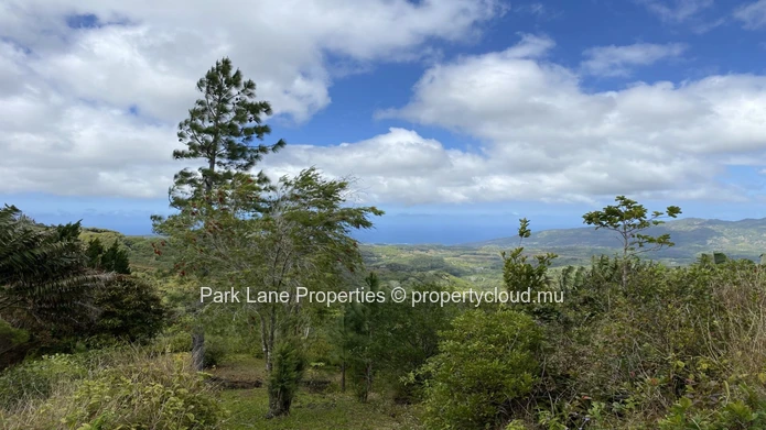 Magnificent and maintained plot with outstanding views